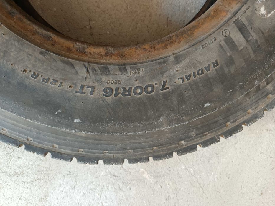 Vendo pneus para reboque trator