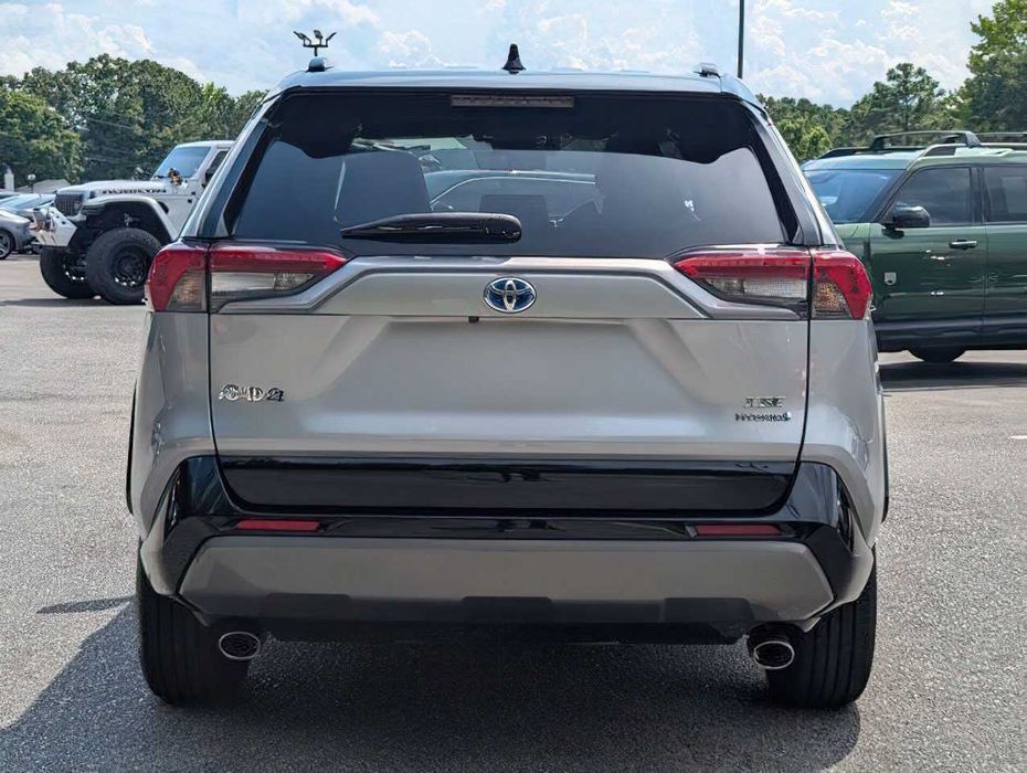 Toyota RAV4 XSE      2021