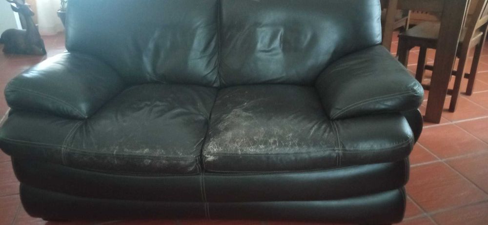 2 Sofás pele - bom estado