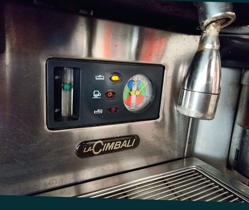 Conjunto maquina de cafe e moinho