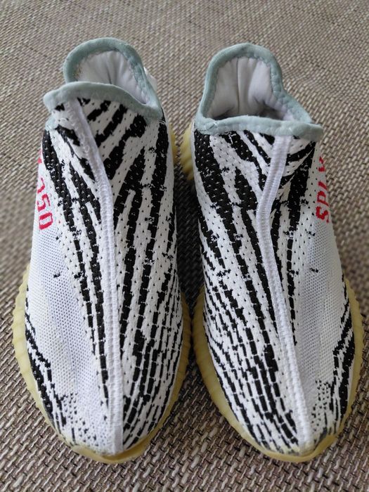 Adidas Yezzy Boost V2 zebra