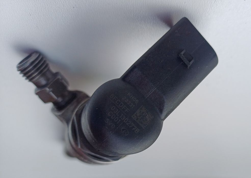Wtryskiwacz 1.6 tdi cay 03L130277b