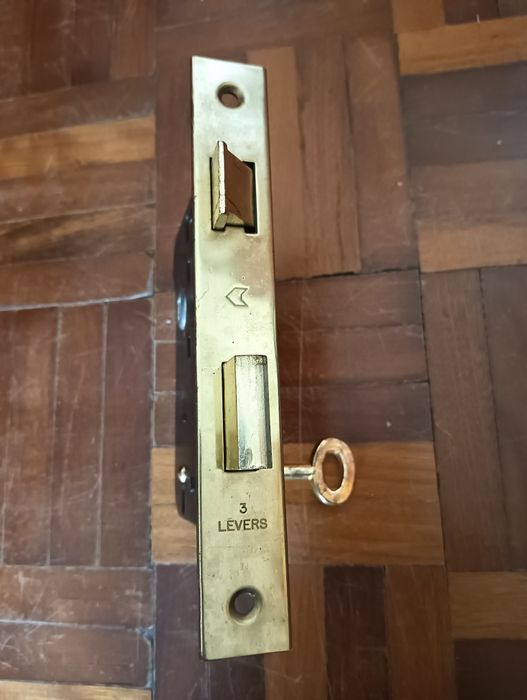 Fechadura de quarto (só tem uma chave) NOVA!*