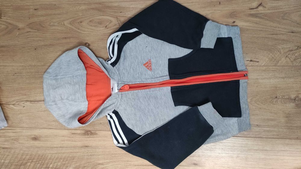 Zestaw dla chłopca ok 2-4 latka: 2 bluzy, bezrękawnik, komin