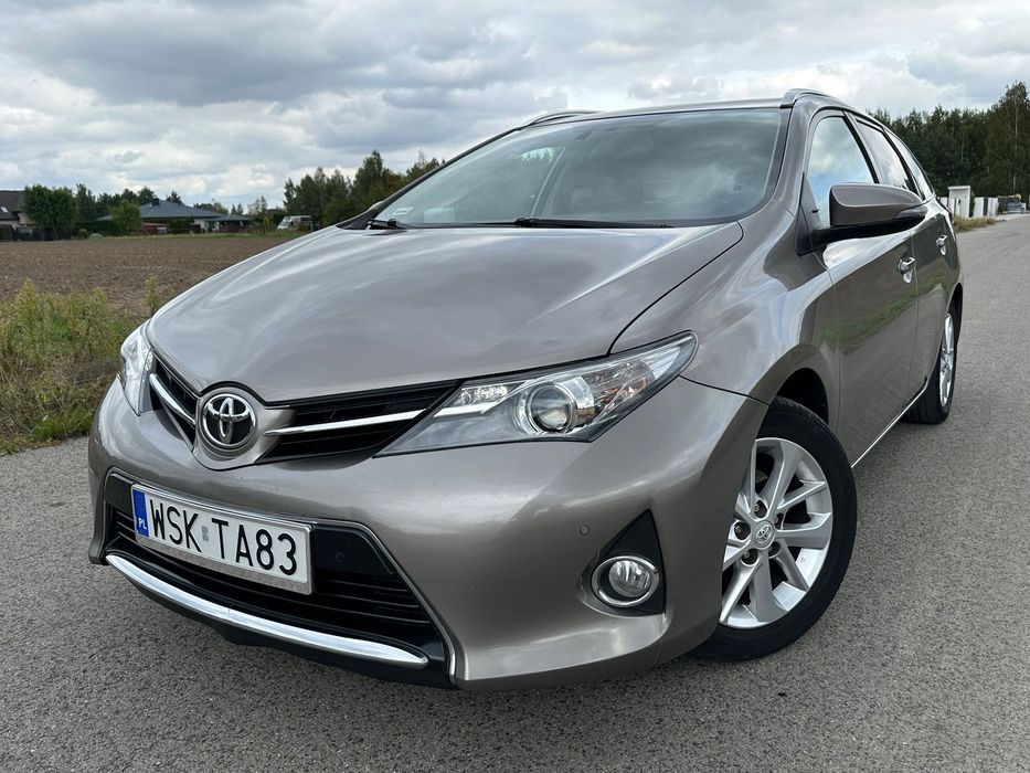 Toyota Auris 1.6 benzyna Kamera cofania Nawigacja Tempomat Key Less Go Piękna