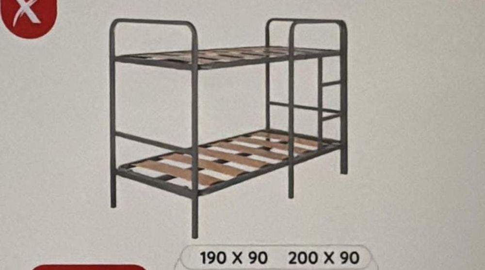 Estrado  com pés e também temos beliche