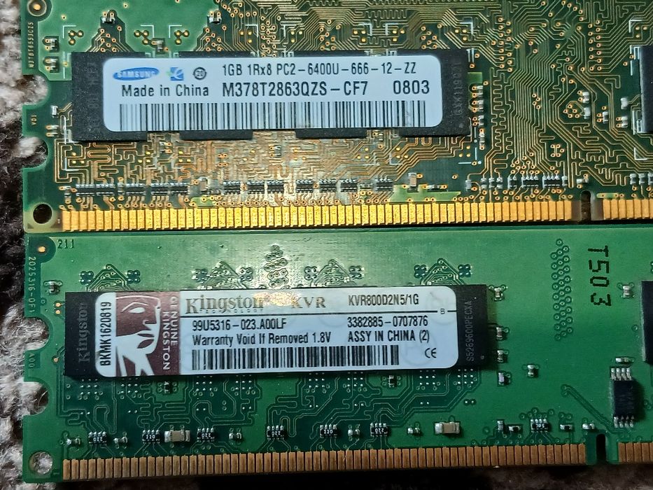 Оперативная пам'ять 2 плашки по 1 gb , і одна 2 gb