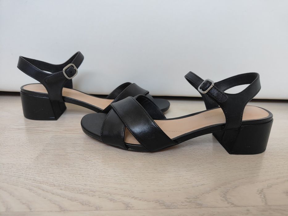 Жіночі босоніжки Clarks