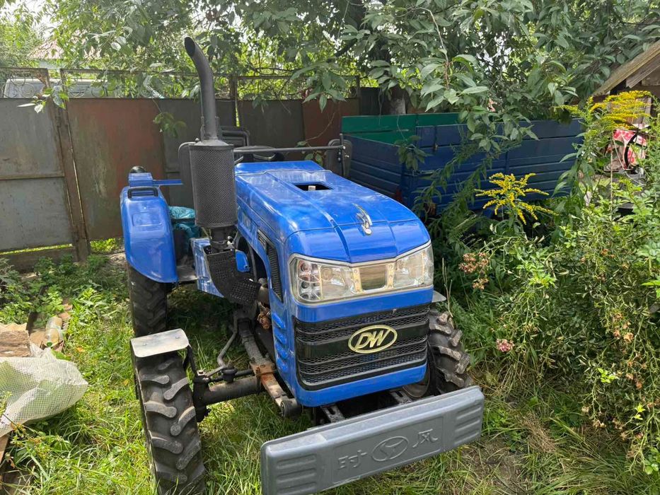 Трактор колісний