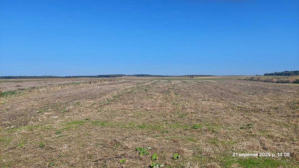 Продам земельну ділянку під забудову з будинком 20км від Луцька
