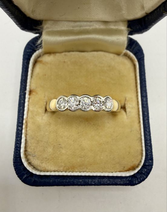 Złoty pierścionek 750 z diamentami 0,36ct VS2-Si1/F-G