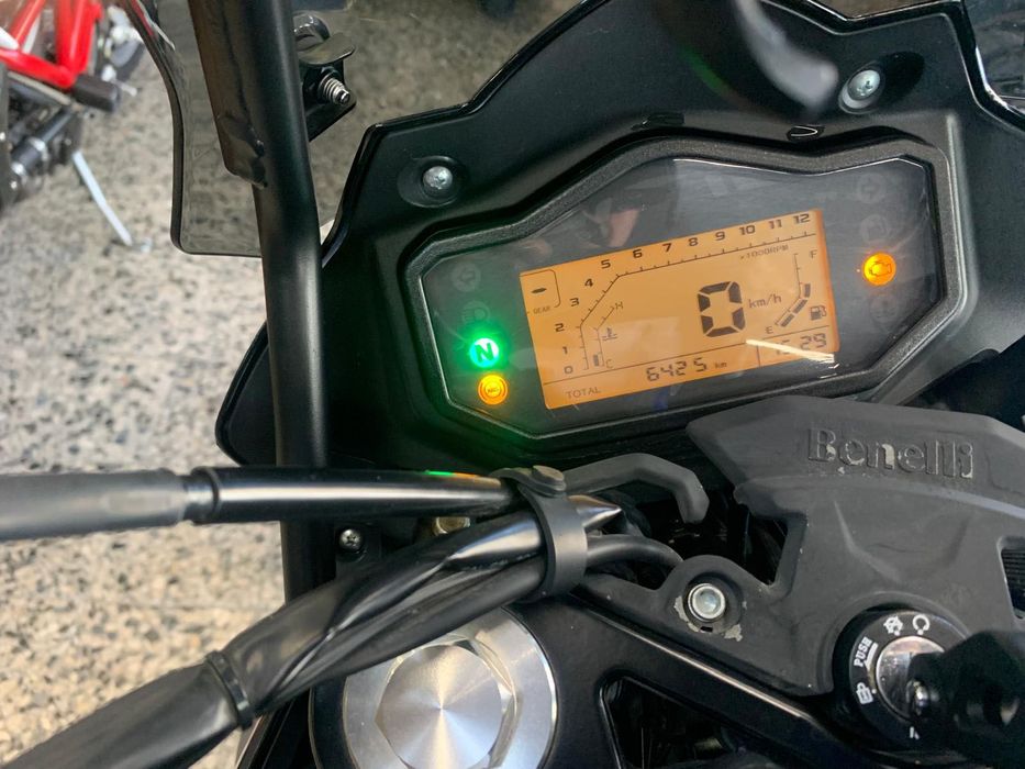 Benelli TRK 251 de 2021 com Top case e Malas Laterais. 3357 Kms