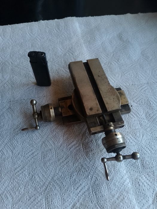 Поворотный стол, делительная головка