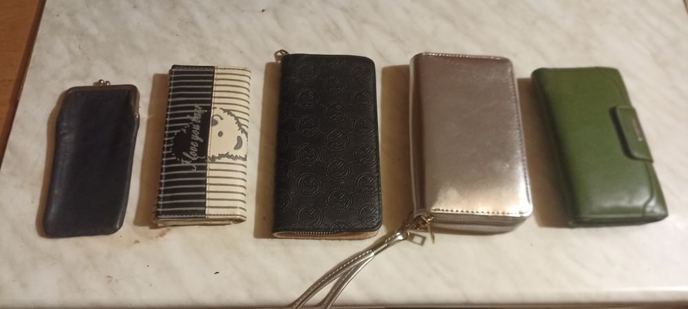 Кошельки разные..