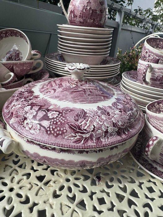 Wedgwood Ferrara – duży serwis porcelanowy, ponad 45 elementów