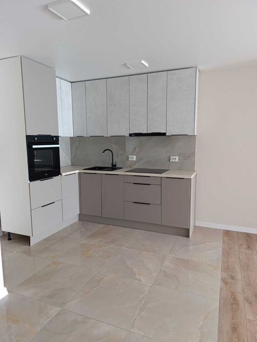 Продається 2-кімнатна квартира по вул. Смакули