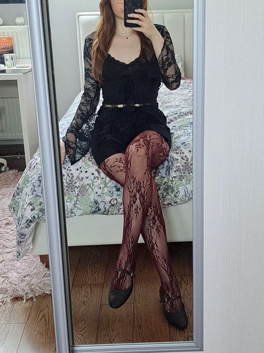 Rajstopy burgundowe koronkowe w kwiaty