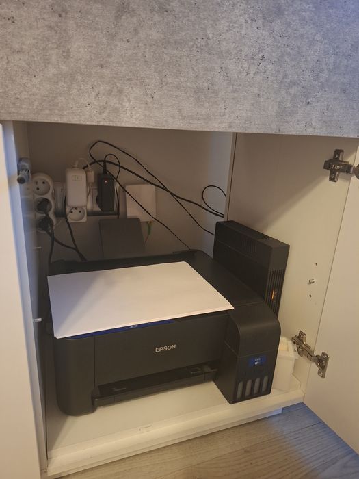 Sprzedam biala komode