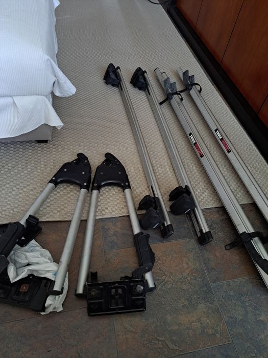 Barras de tejadilho Thule com 2 suportes de bicicleta