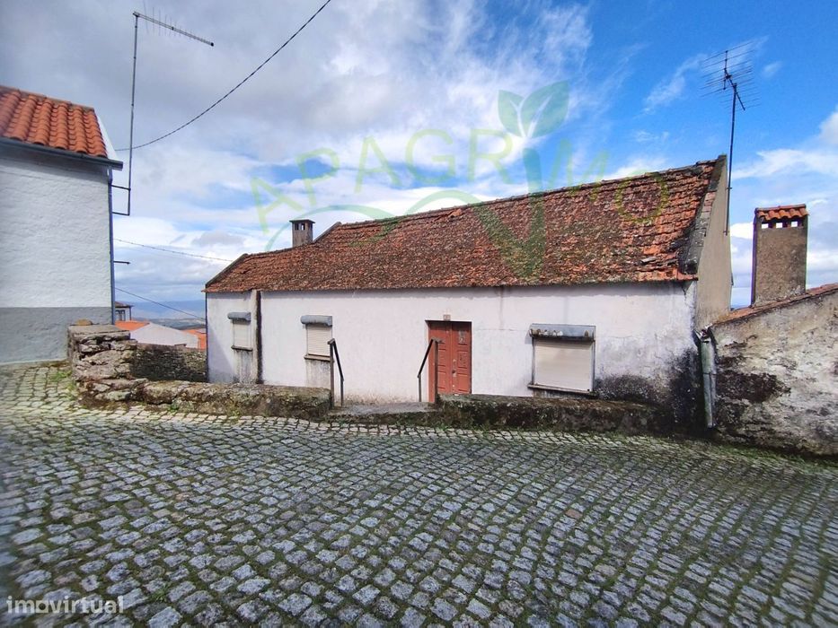 House for Reconstruction in Penela da Beira