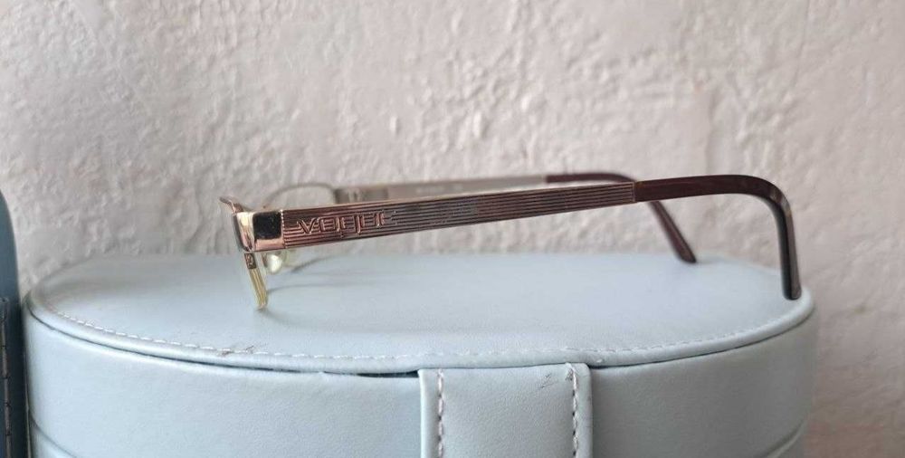 Продам оправу vogue