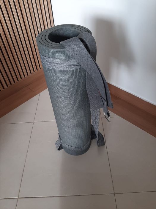 Fita e tapete de yoga