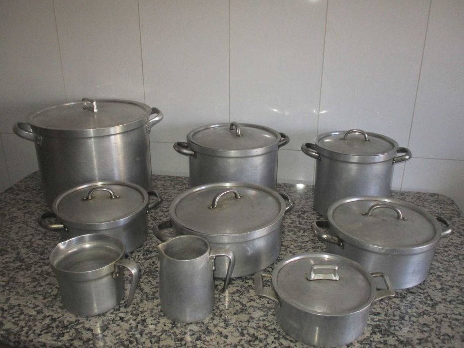 Conjunto de Panelas Tachos e Utensílios em Alumínio Marca Pertos Albergaria‑a‑Velha Portugal