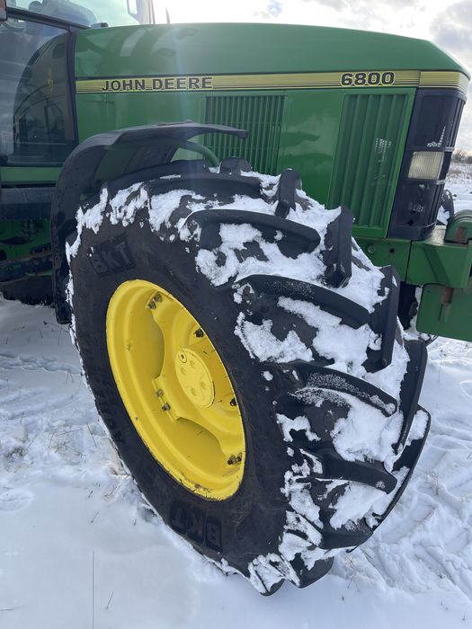 Трактор John Deere 6800