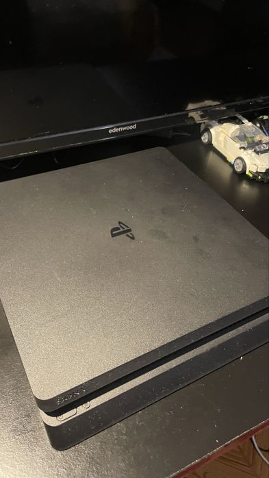 PlayStation 4 slim 1 TB