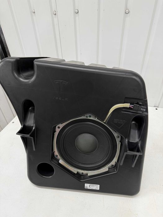 Сабвуфер Tesla Model S 2012-2020 Сабвуфер Тесла Еска 2014