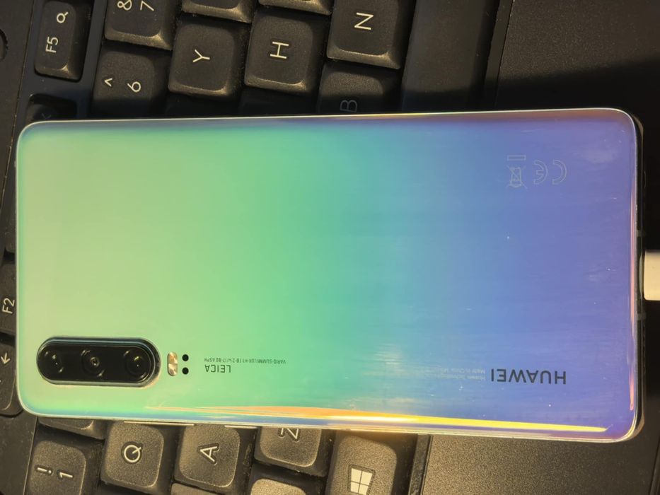 Huawei P30 128GB Breathing Crystal – działa, do wymiany ekran
