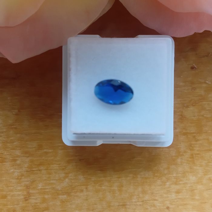 Safira Natural com Certificado  0.35 ct  5.95 x 3.85 mm