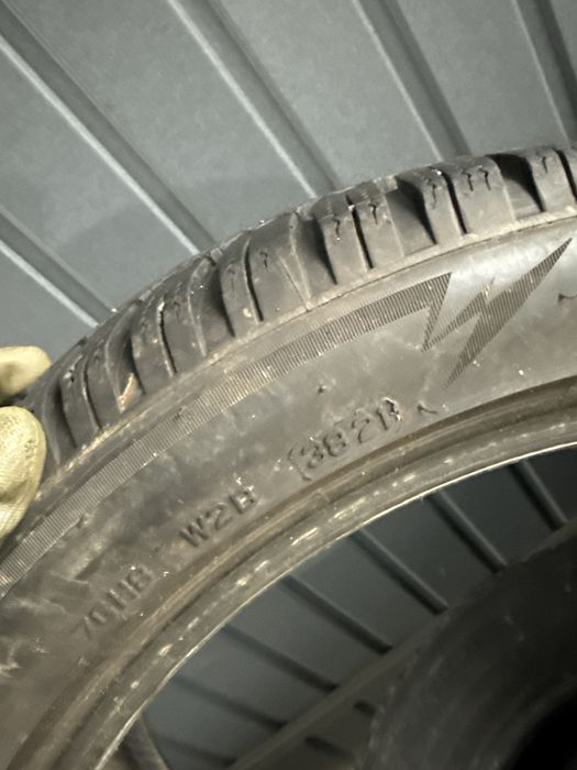 Шини резина 225/45/17 r17 Bridgestone пара зимні