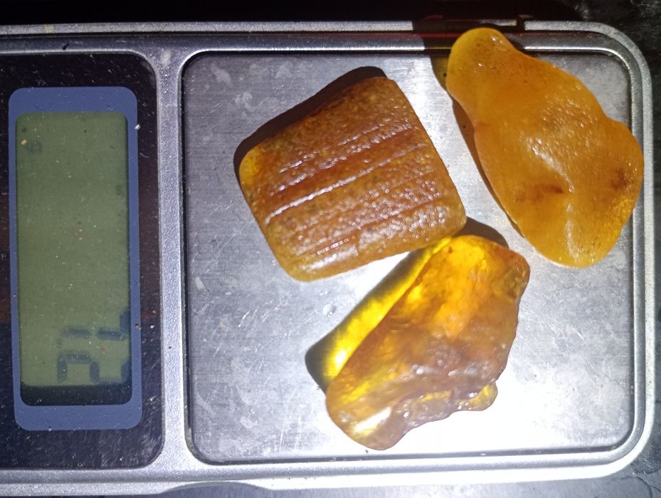 Bursztyn Bałtycki surowy 3szt