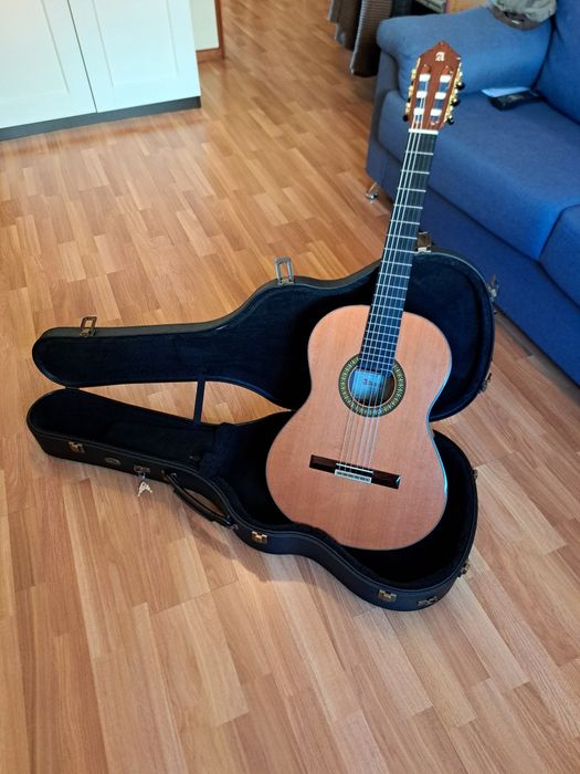 Vendo guitarra clássica Alhambra 11P