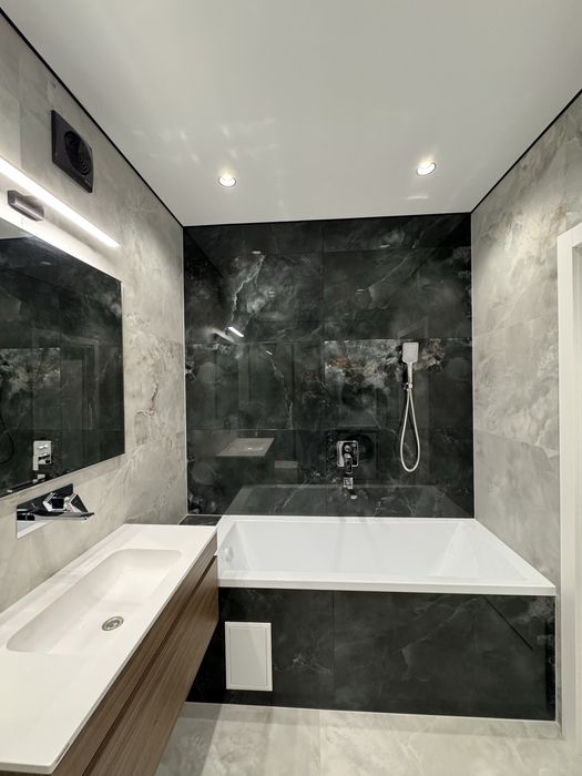 Велика 1-кімнатна квартира видова на Міське Озеро