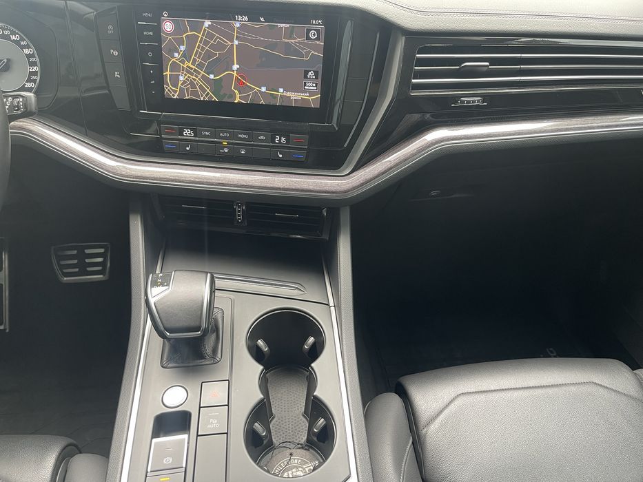 Продам VW Touareg 2021