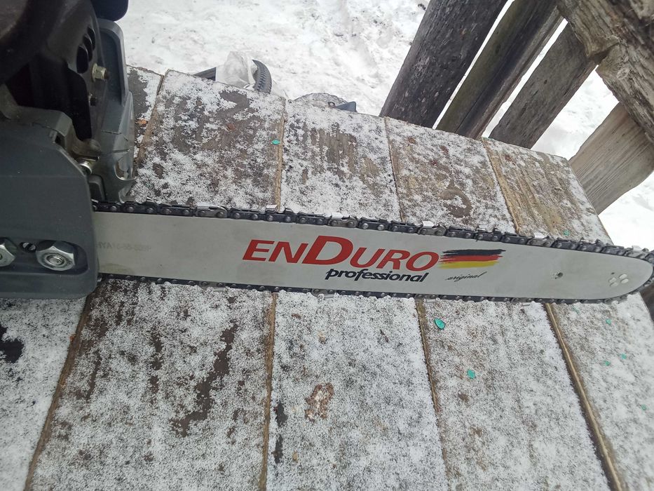 Продам Бензопилу