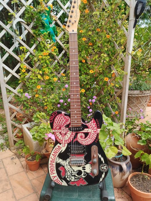 Squier Telecaster “Obey Propaganda” Electric Guitar / Guitarra