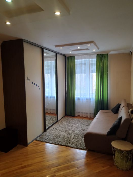 Здається 3 кімнатна квартира