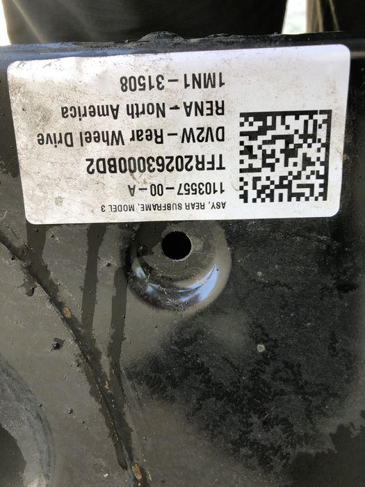 Підрамник tesla model 3
