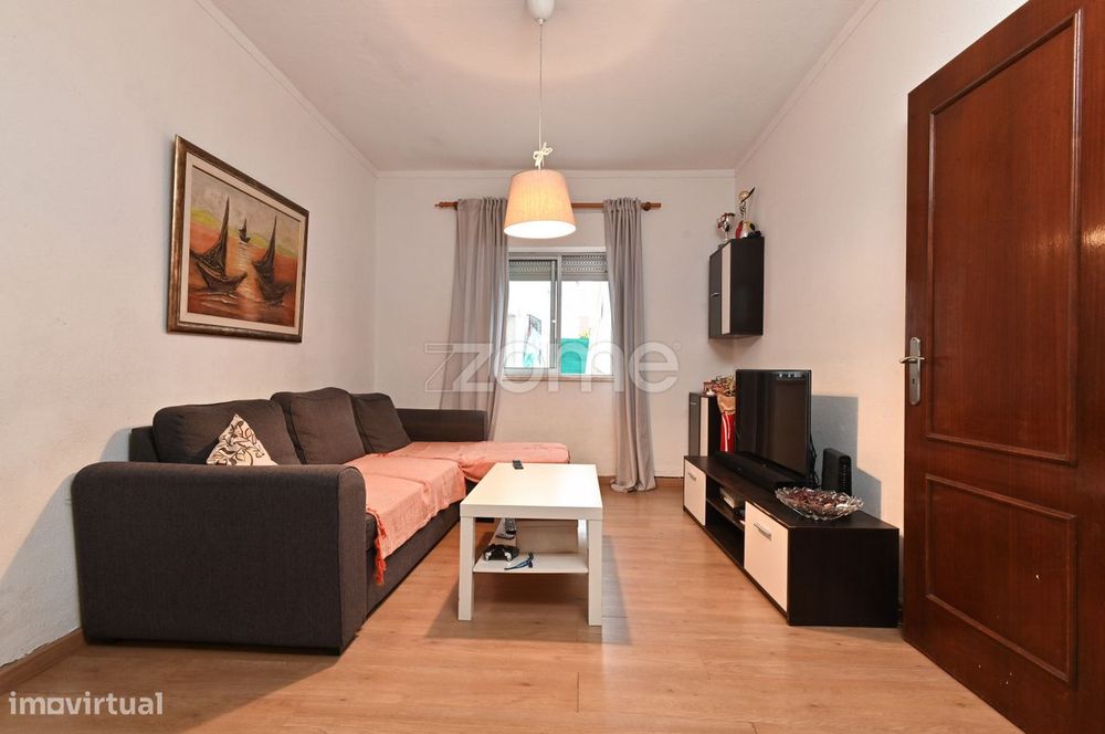 Moradia T4+2 com sótão, garagem e anexo em Matos Cheirinhos