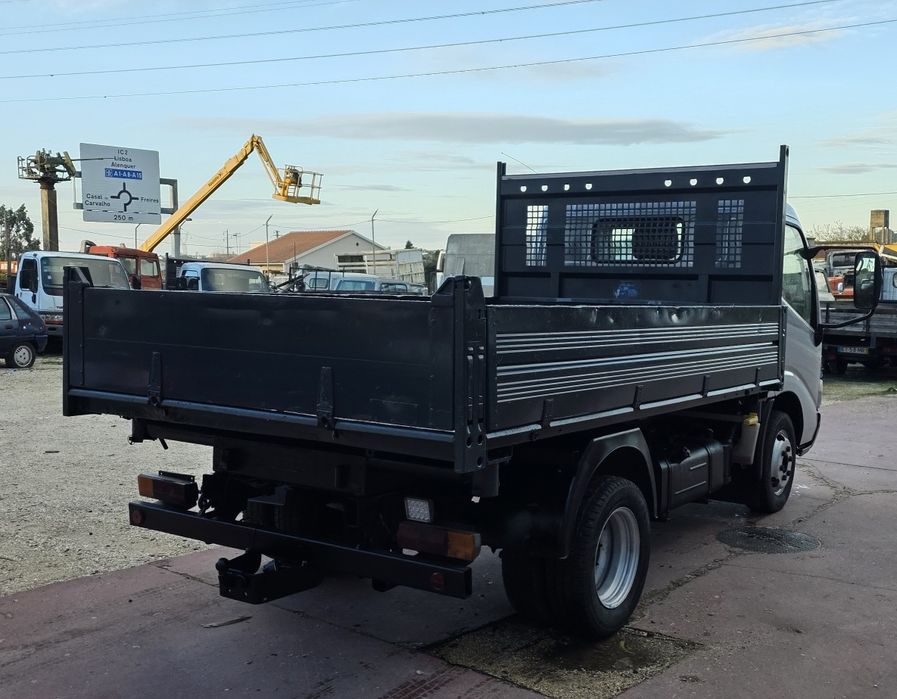 Toyota Dyna 2010, 150.000km basculante tri lateral ligeira