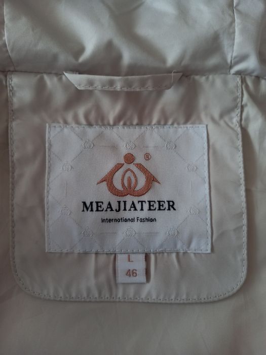 Куртка невагома 54 розмір весна , осінь