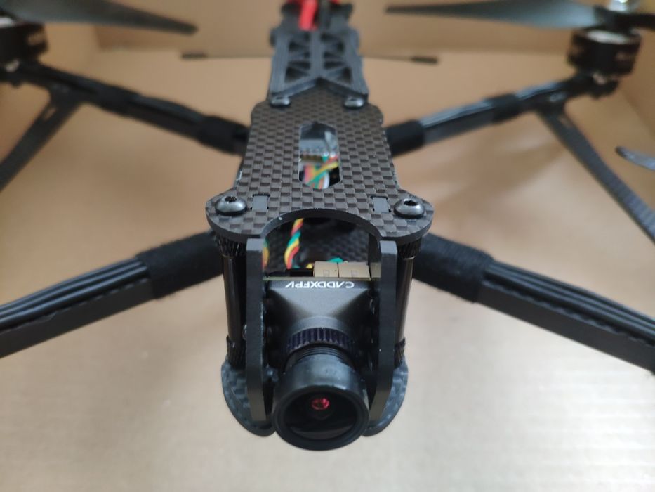 Дрон квадрокоптер 10 дюймів налаштований і облітаний на полігоні