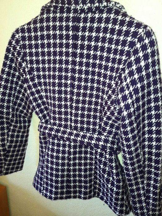 Casaco xadrez roxo e branco