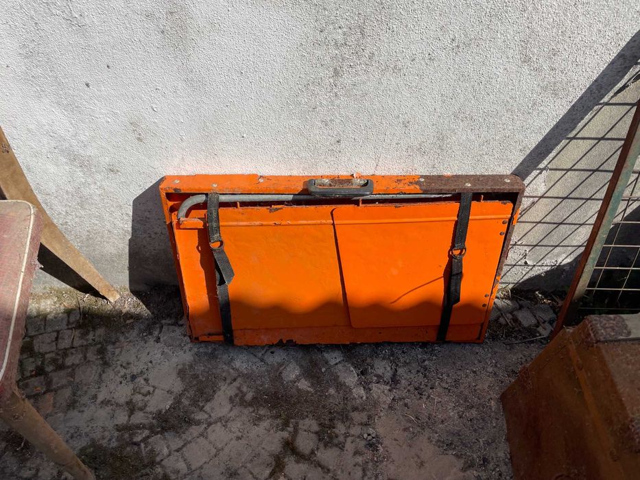 mesa de campismo laranja pode ser para ferro velho tb