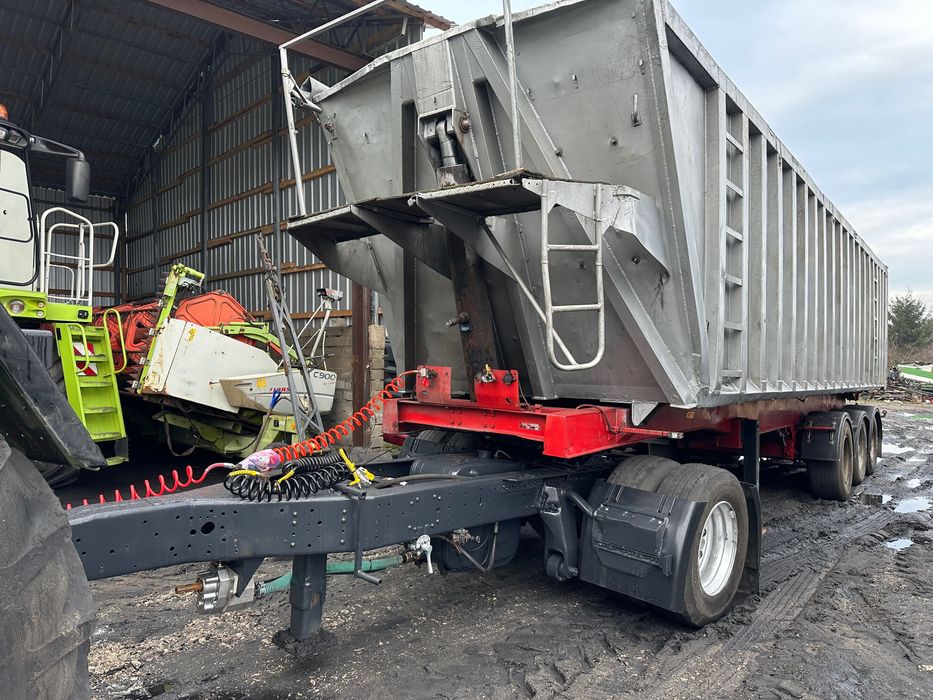 Wózek do naczep sprzęgający naczepę z ciągnikiem rolniczym