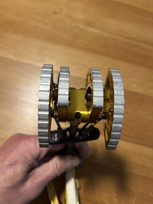 Camalot Black Diamond Ultralight #2 + karabinek DMM Spectre