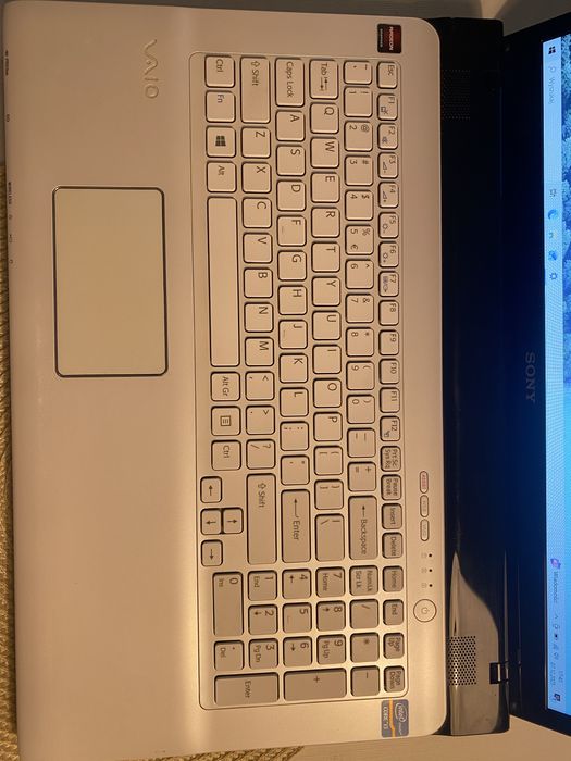 Laptop Sony Vaio i3/6gb/720gb/Radeon